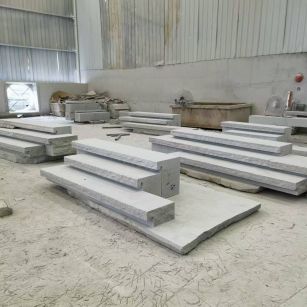 黑龙江 整石台阶（大面火烧+侧面自然面），出货前厂内拼装