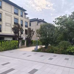 黑龙江 芝麻白与芝麻白搭配铺装，尺寸1200*600