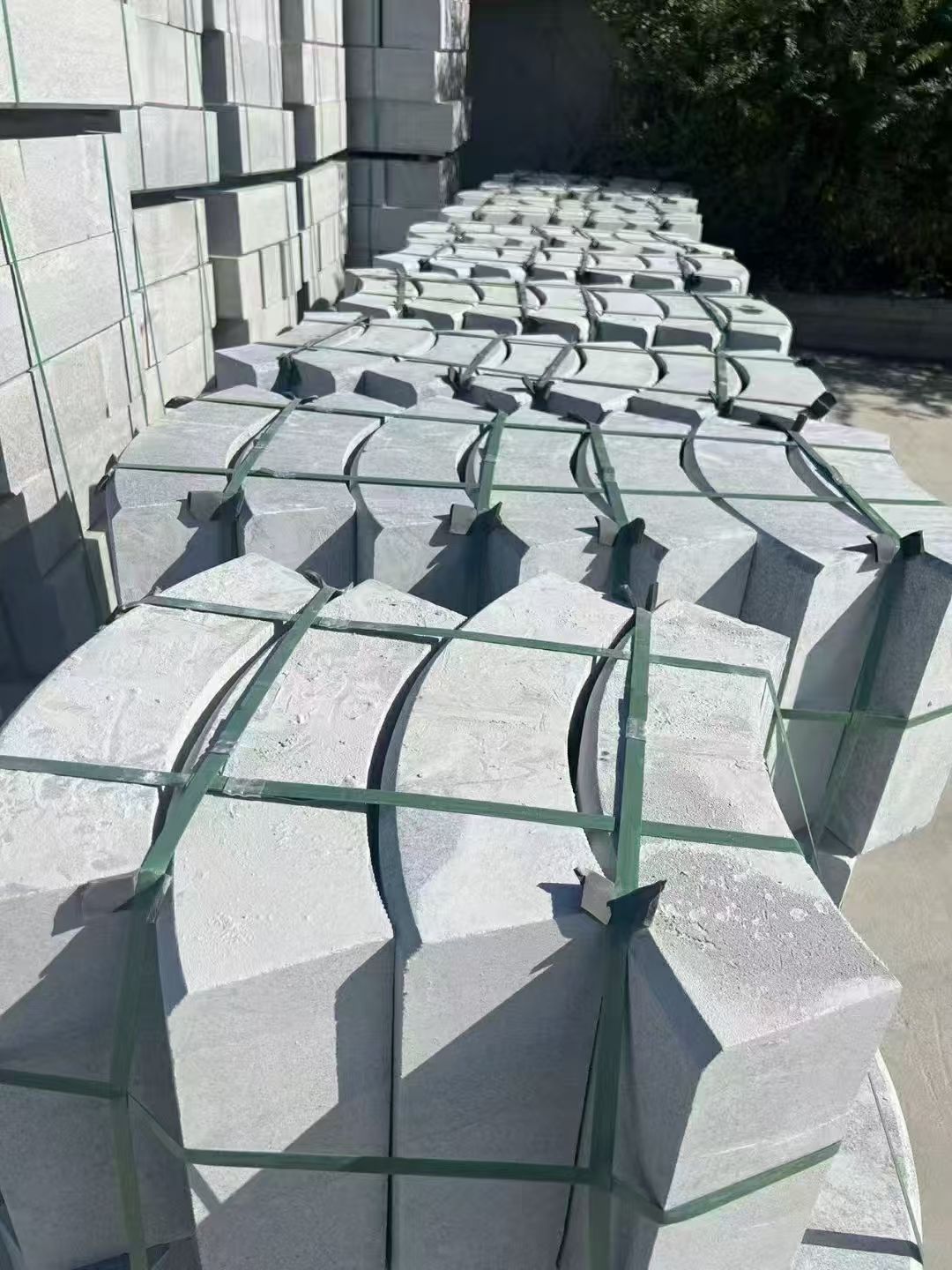 黑龙江 芝麻灰弧形路沿石