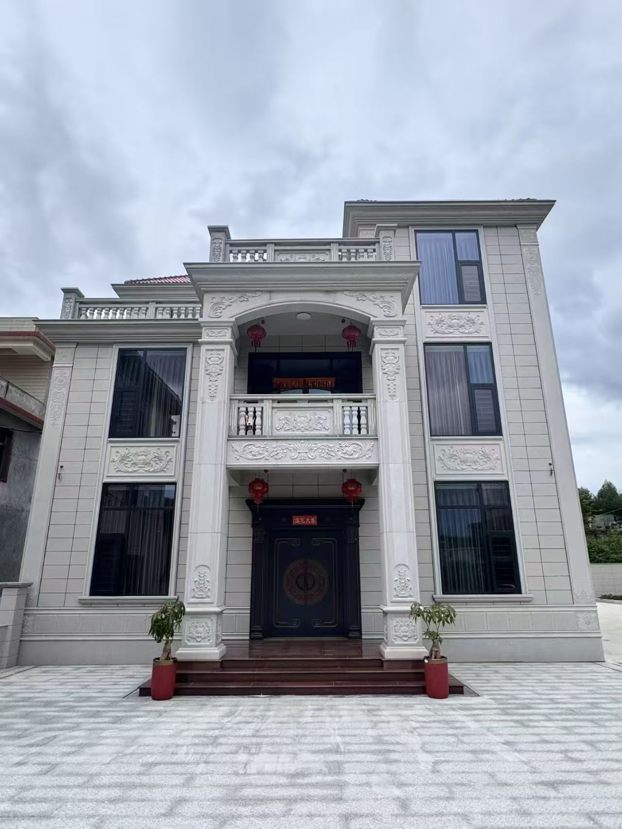 黑龙江 芝麻白石材别墅干挂案例展示