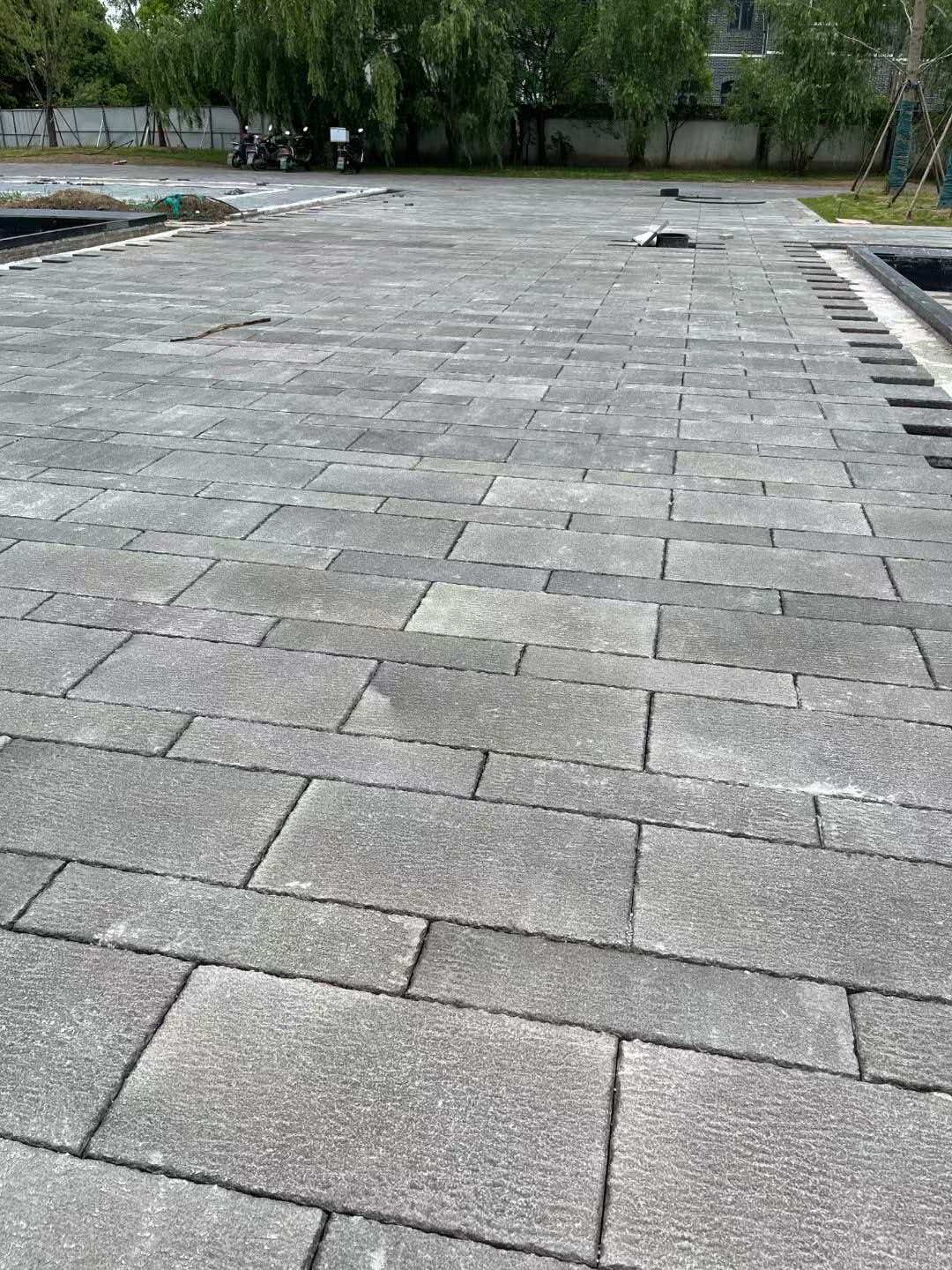 黑龙江 工地仿古石铺装现场实拍