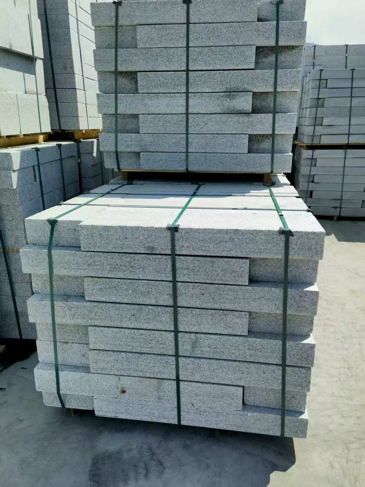 黑龙江 芙蓉白花岗岩路沿石、平石尺寸标准，色泽均匀